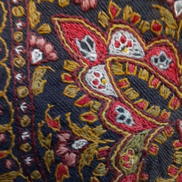 Vintage Bedspread Hand-woven & Embroidered - Picture 3 of 8